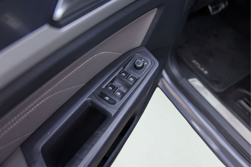 2021 Volkswagen Atlas Cross Sport 3.6L V6 SE w/Technology R-Line