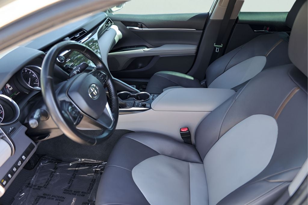 2020 Toyota Camry Hybrid XLE