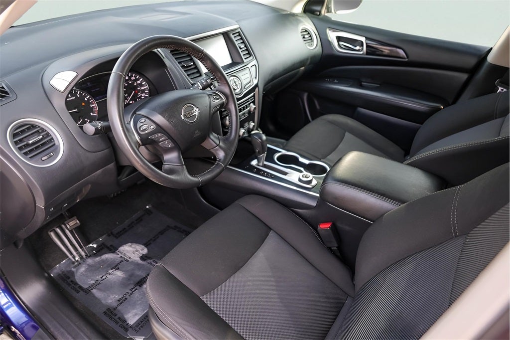 2020 Nissan Pathfinder SV