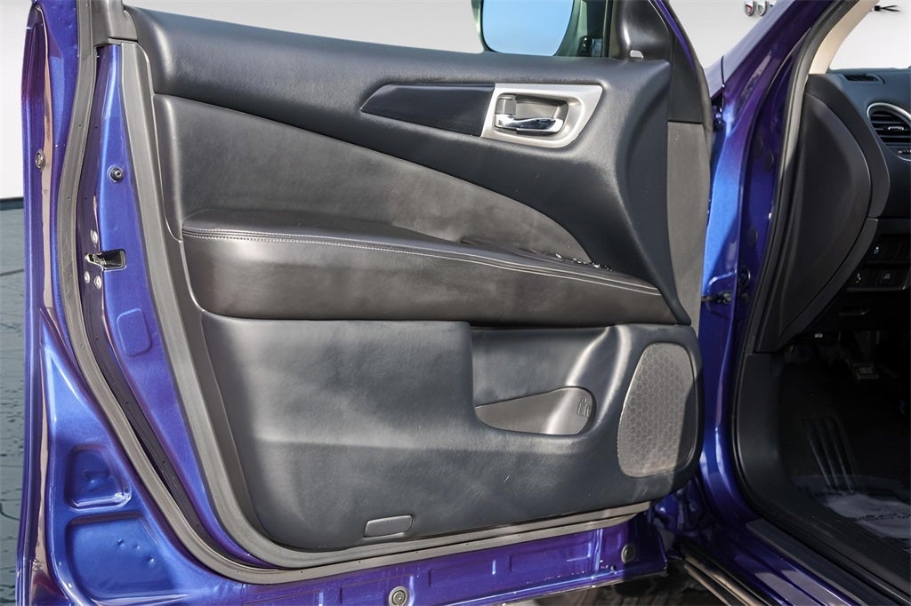 2020 Nissan Pathfinder SV