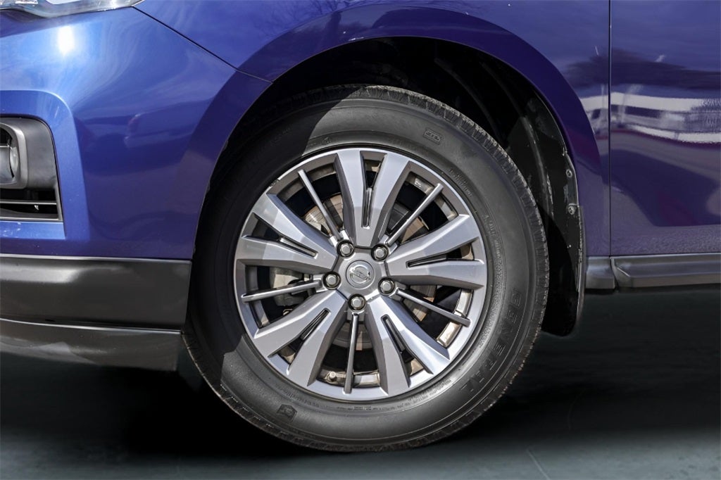 2020 Nissan Pathfinder SV