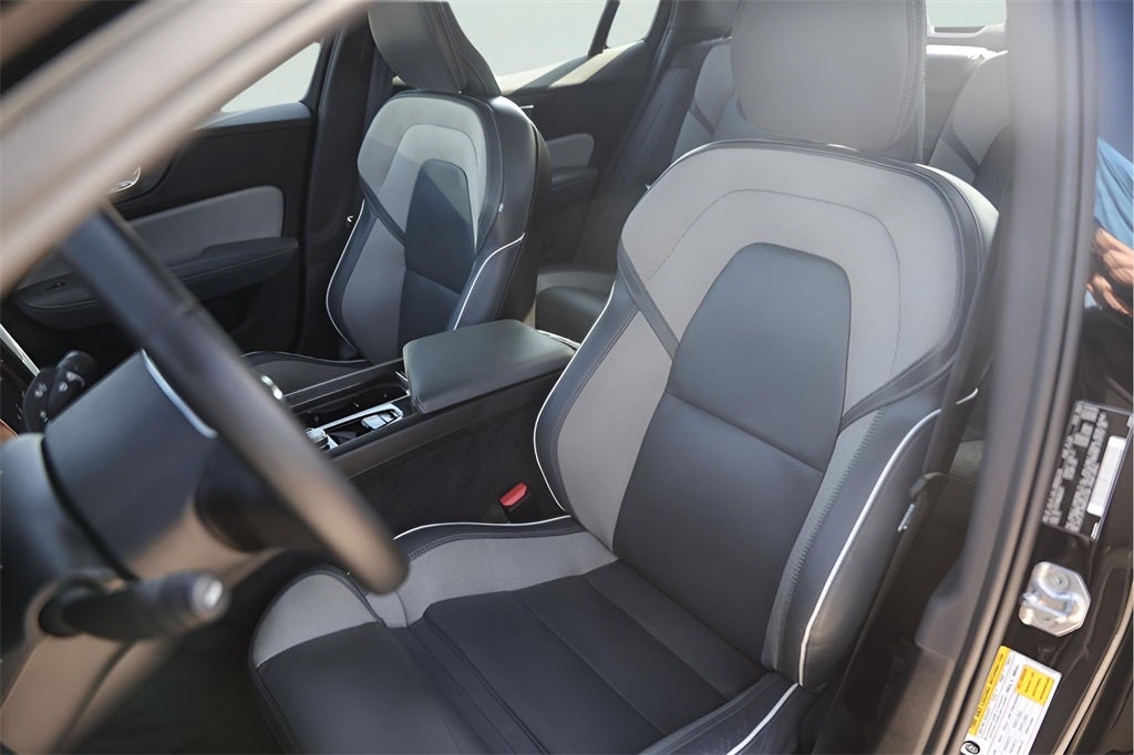 2022 Volvo S60 B5 R-Design