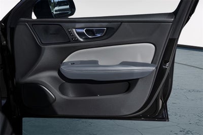 2022 Volvo S60 B5 R-Design