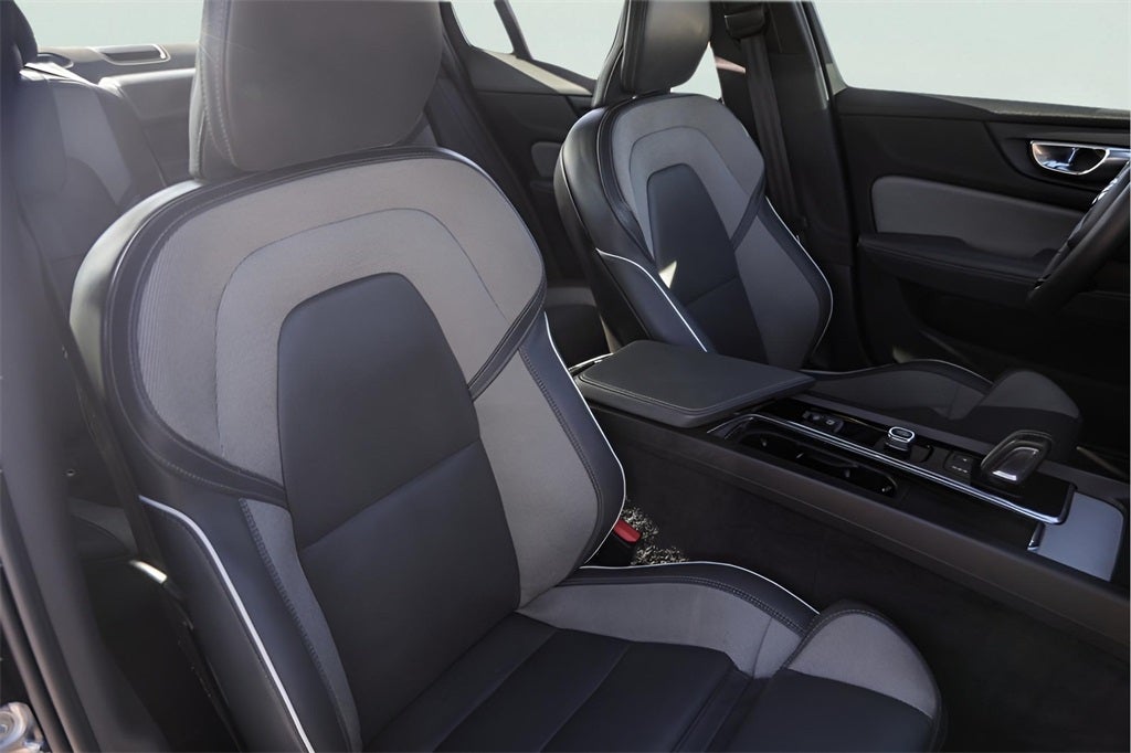 2022 Volvo S60 B5 R-Design