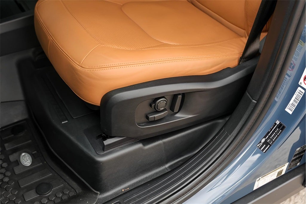 2024 Land Rover Defender 110 SE