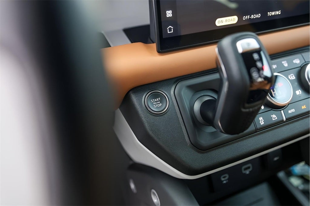 2024 Land Rover Defender 110 SE