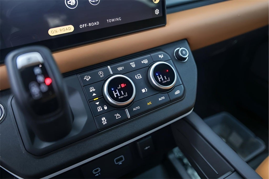 2024 Land Rover Defender 110 SE