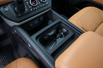 2024 Land Rover Defender 110 SE