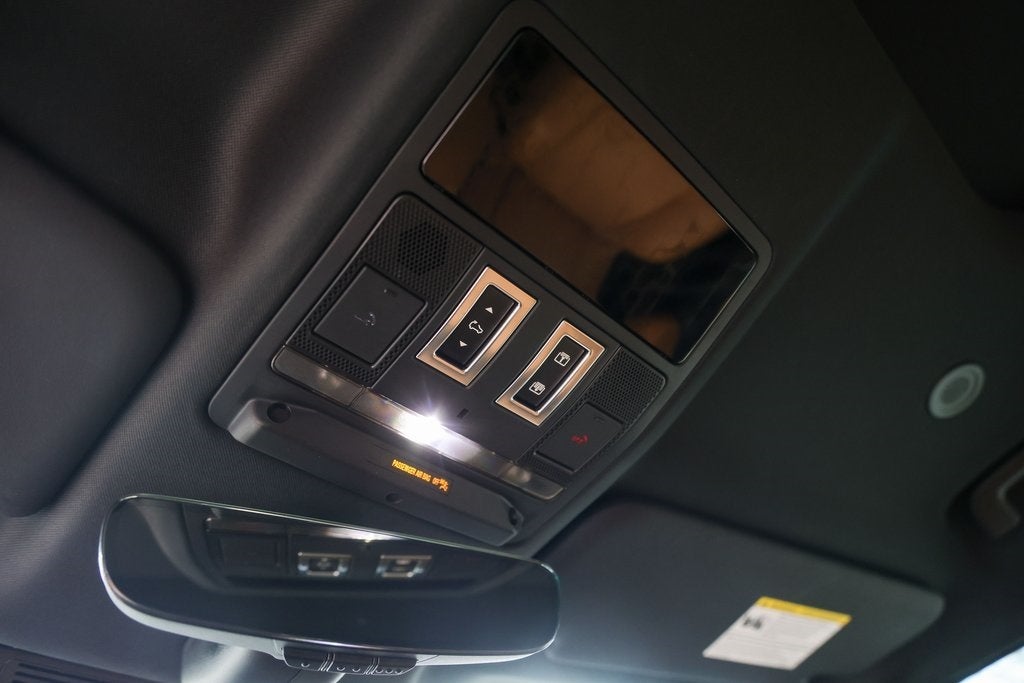 2024 Land Rover Defender 110 SE