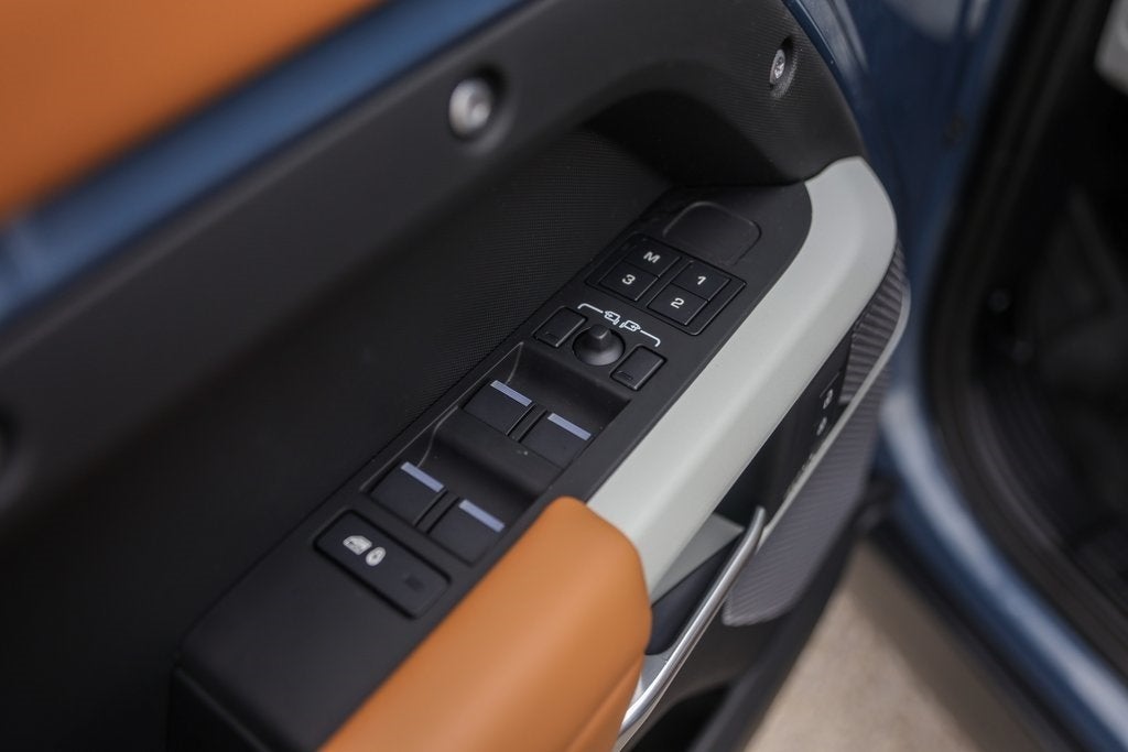 2024 Land Rover Defender 110 SE