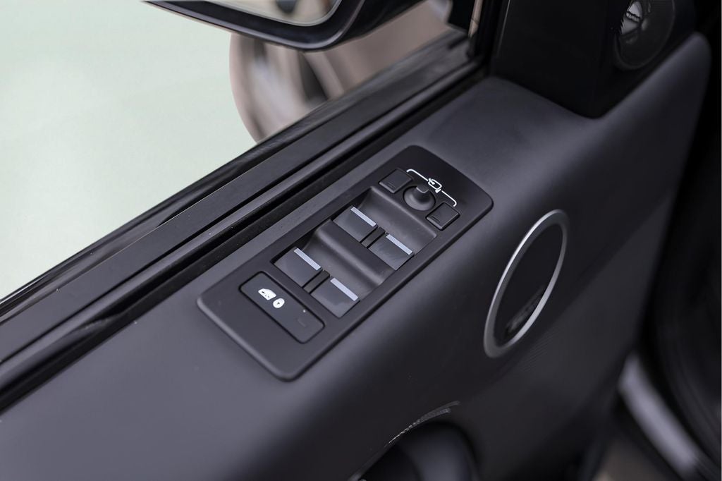 2024 Land Rover Discovery Metropolitan Edition