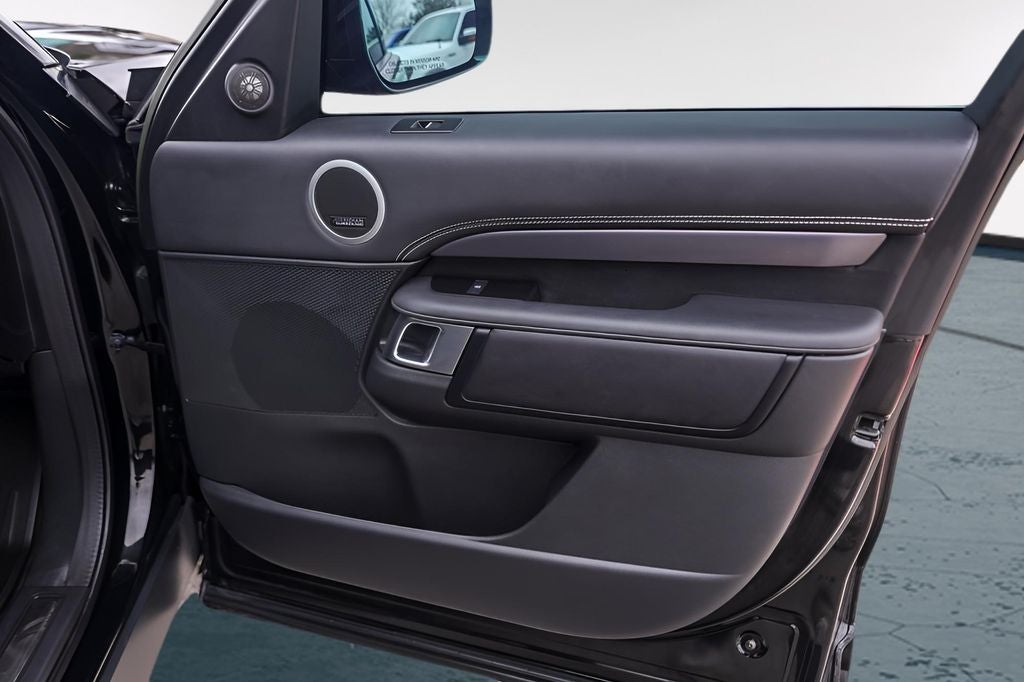 2024 Land Rover Discovery Metropolitan Edition