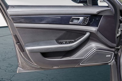 2017 Porsche Panamera 4