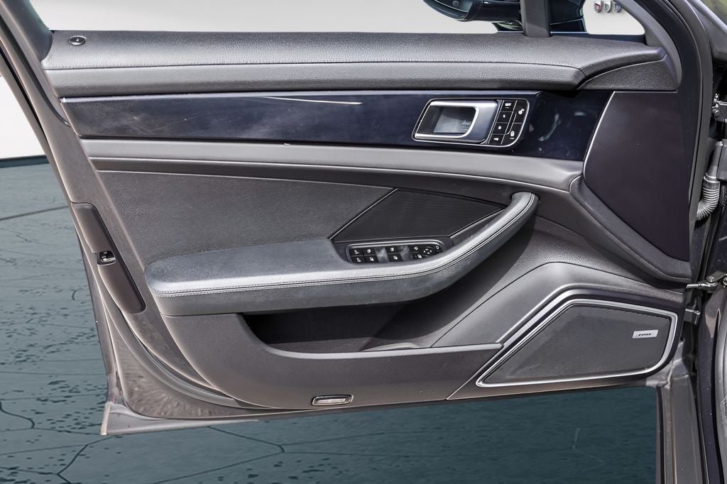 2017 Porsche Panamera 4
