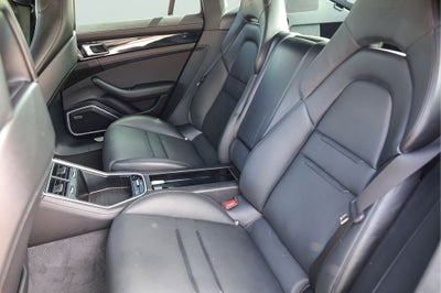 2017 Porsche Panamera 4