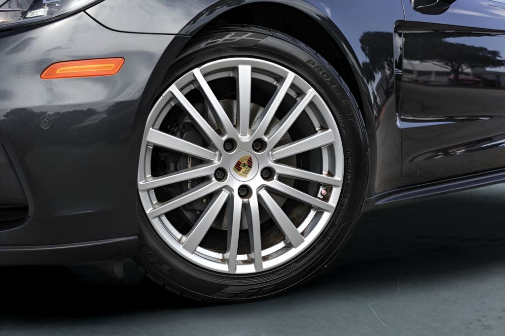 2017 Porsche Panamera 4