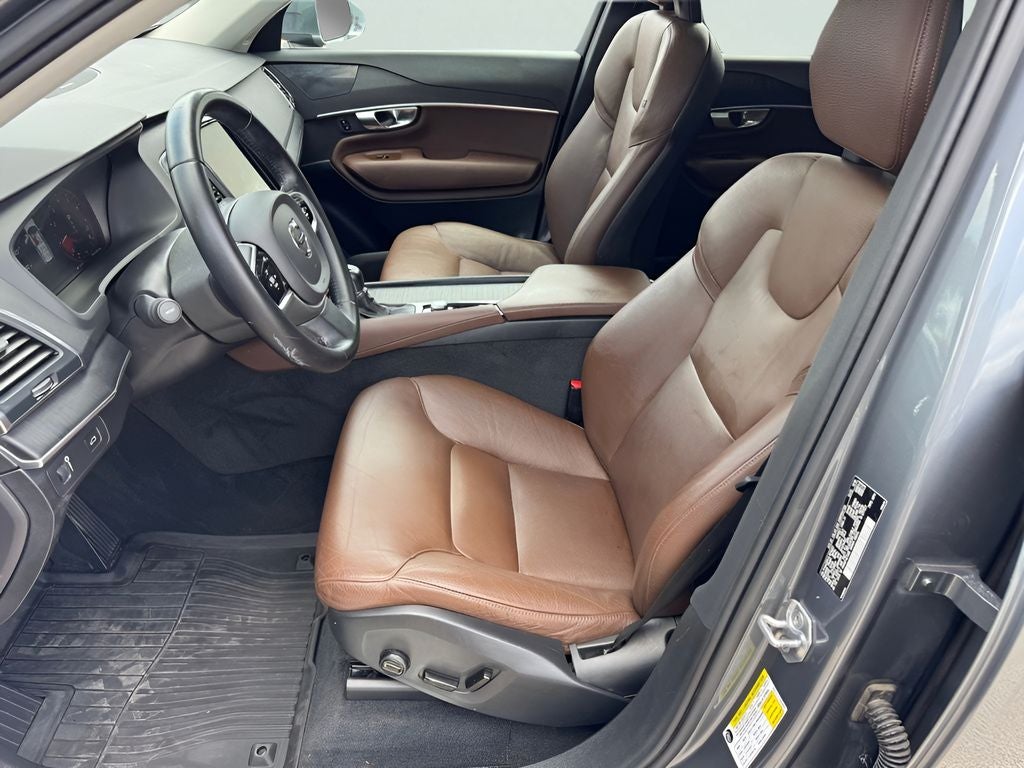 2020 Volvo XC90 T6 Momentum