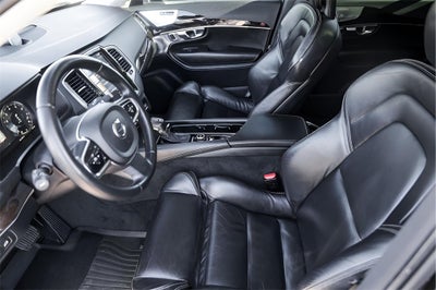 2017 Volvo XC90 T6 Momentum