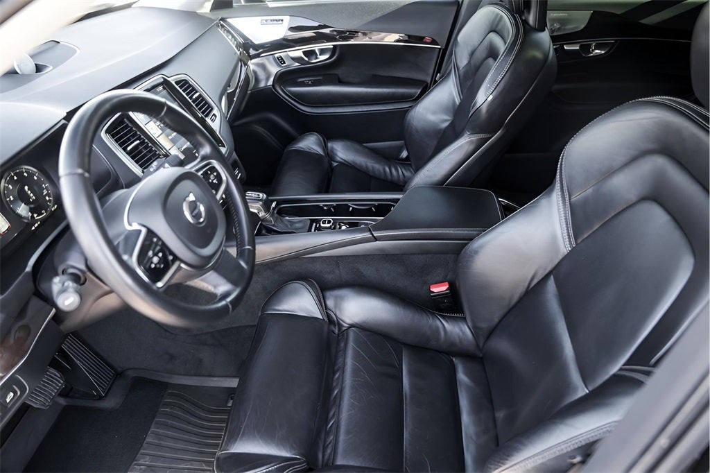 2017 Volvo XC90 T6 Momentum