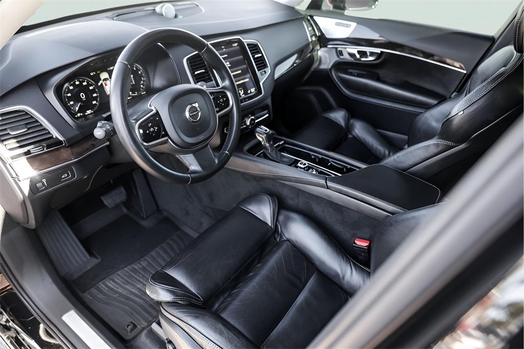 2017 Volvo XC90 T6 Momentum