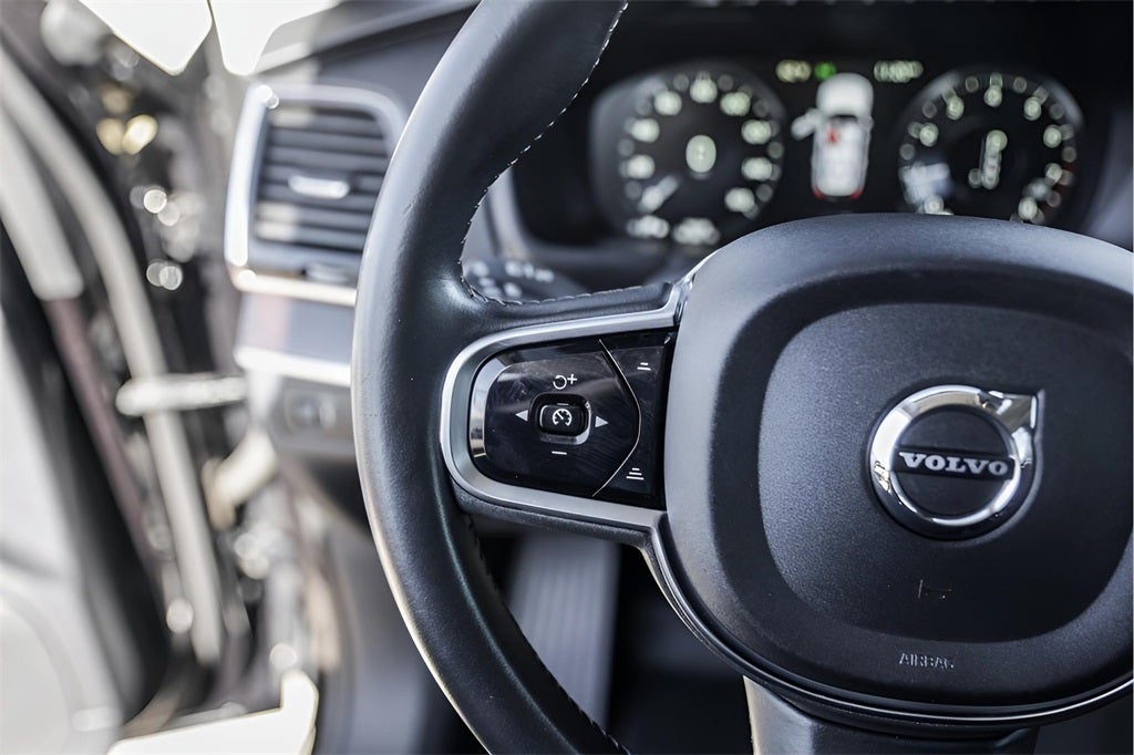 2017 Volvo XC90 T6 Momentum