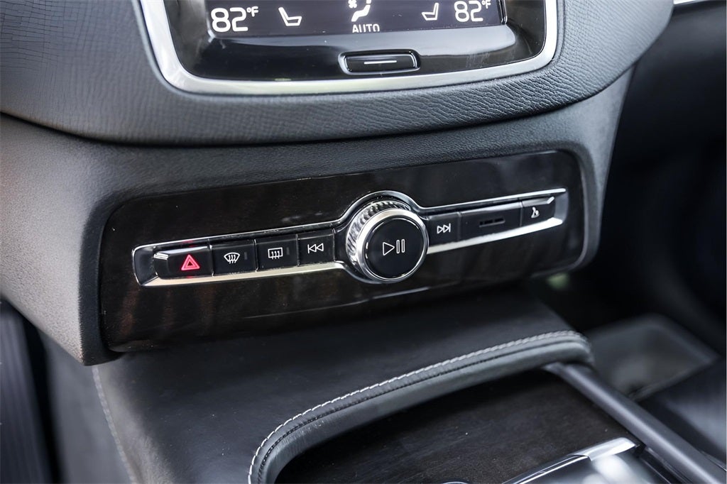 2017 Volvo XC90 T6 Momentum