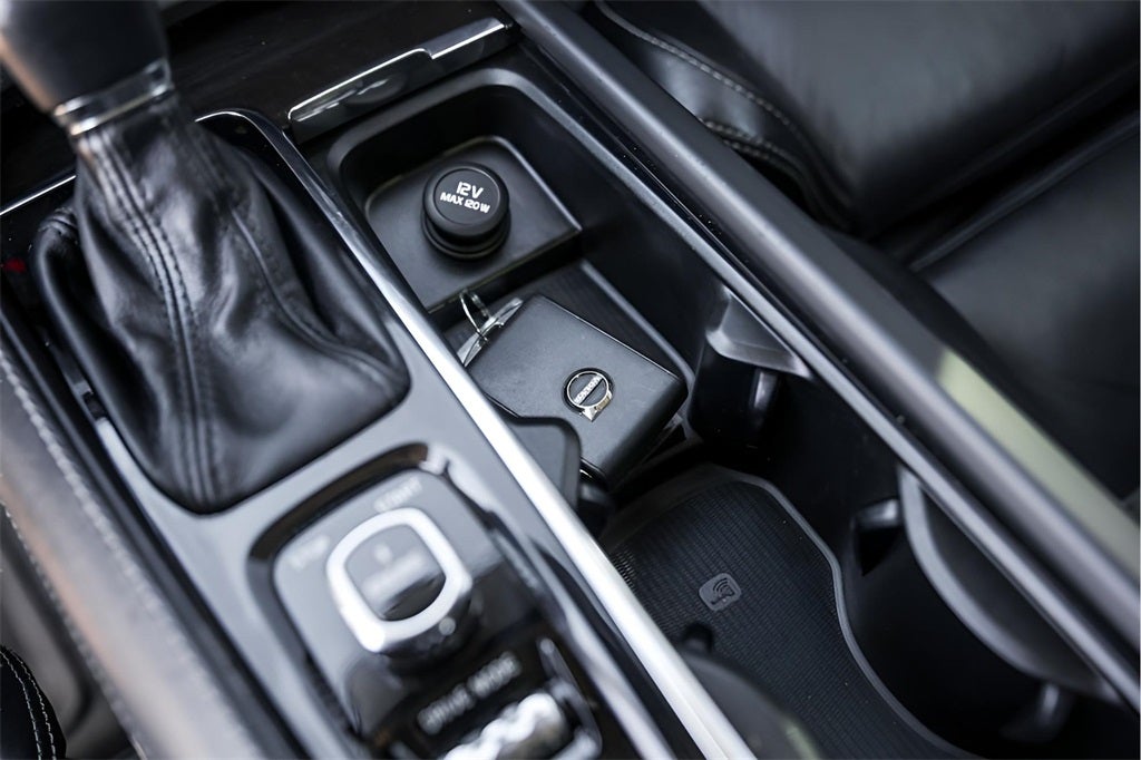 2017 Volvo XC90 T6 Momentum