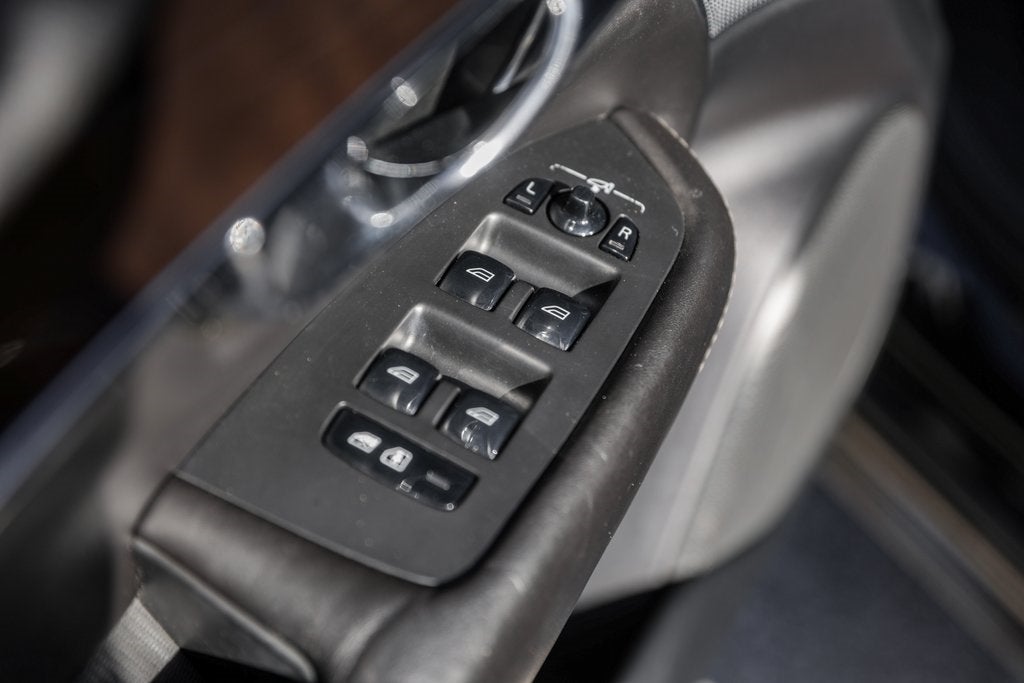 2017 Volvo XC90 T6 Momentum