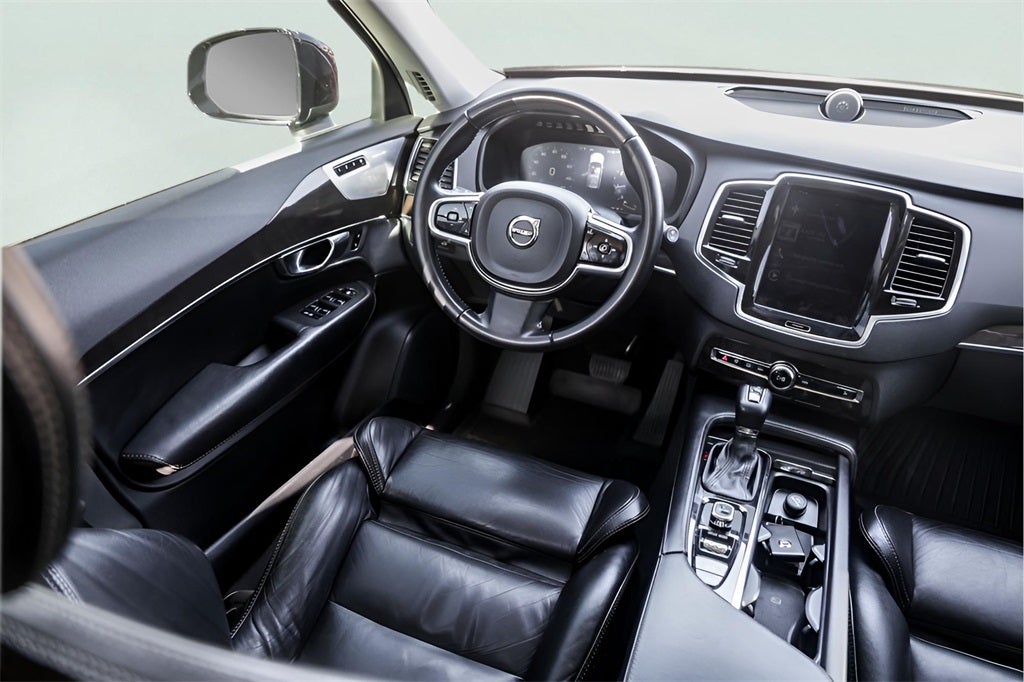 2017 Volvo XC90 T6 Momentum