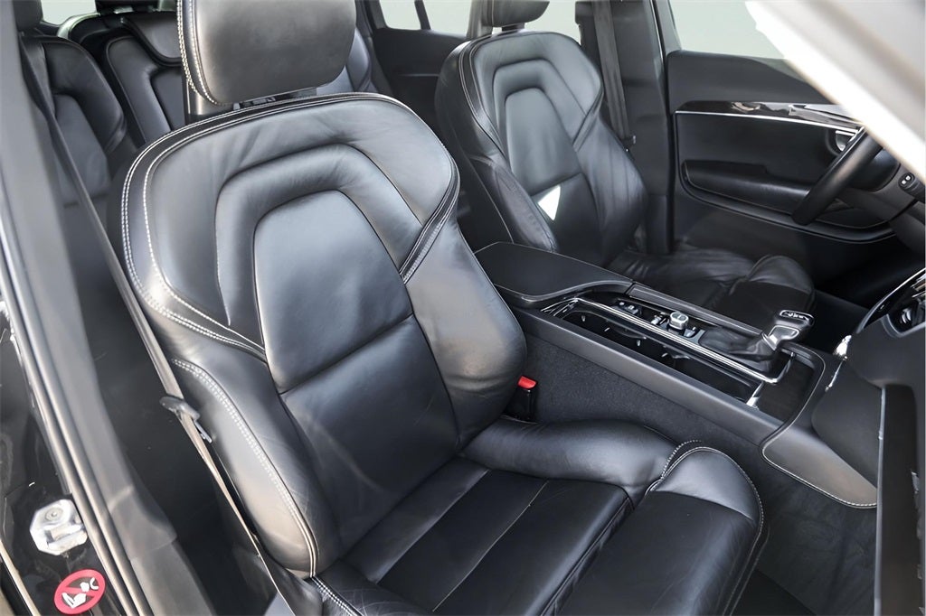 2017 Volvo XC90 T6 Momentum