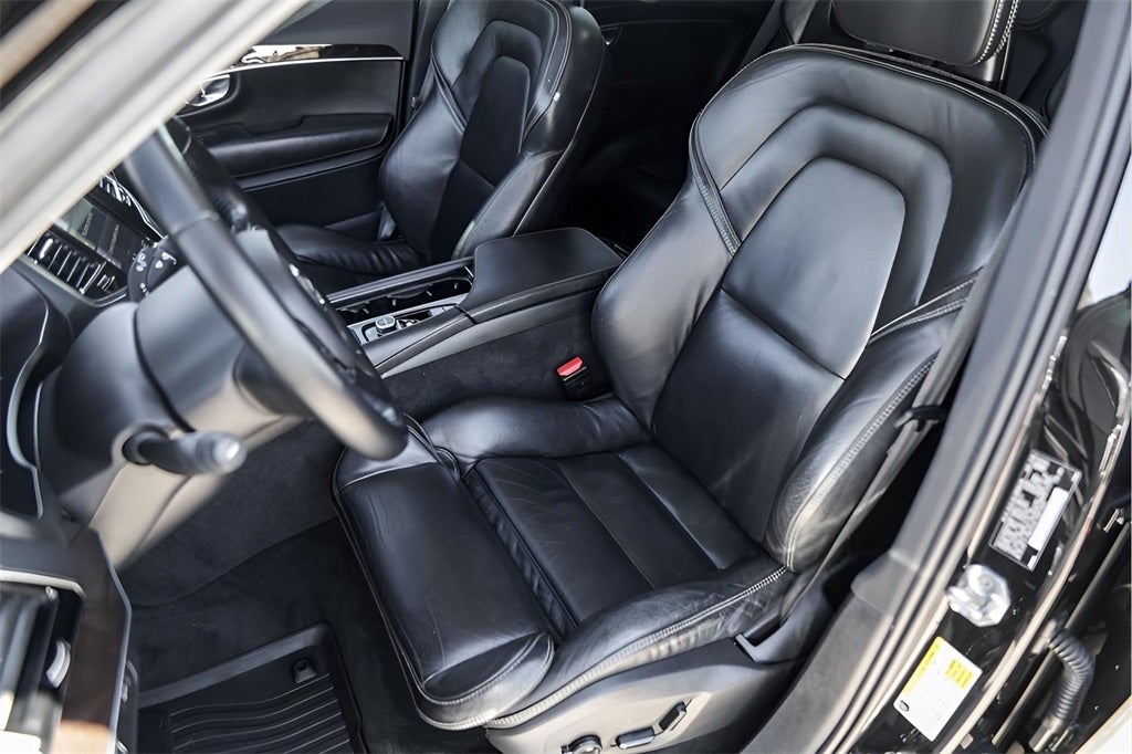 2017 Volvo XC90 T6 Momentum