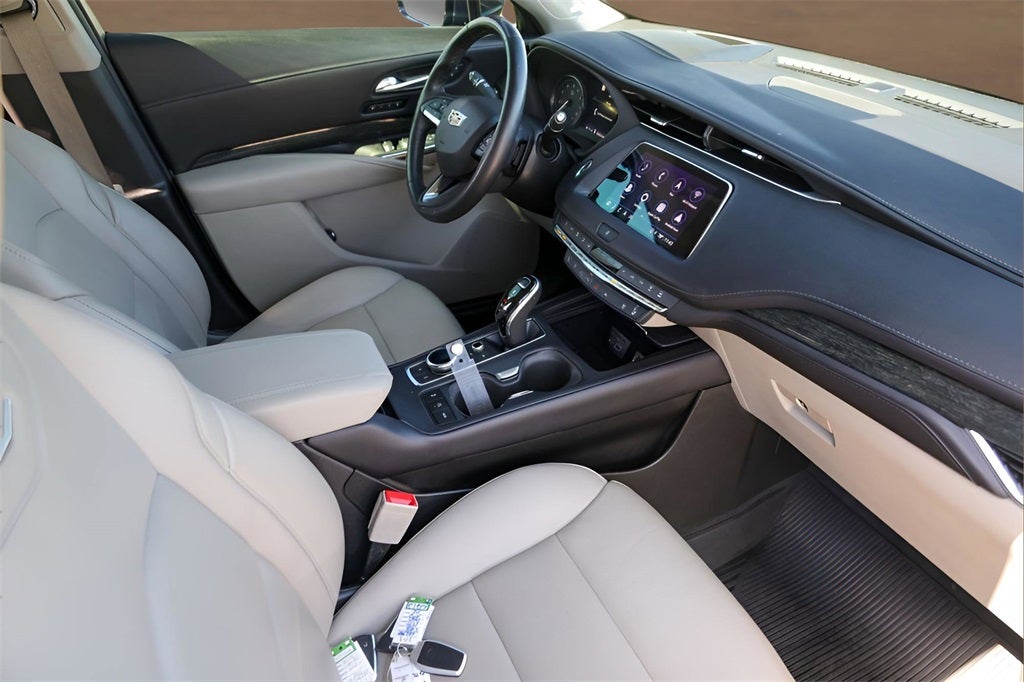 2022 Cadillac XT4 Premium Luxury