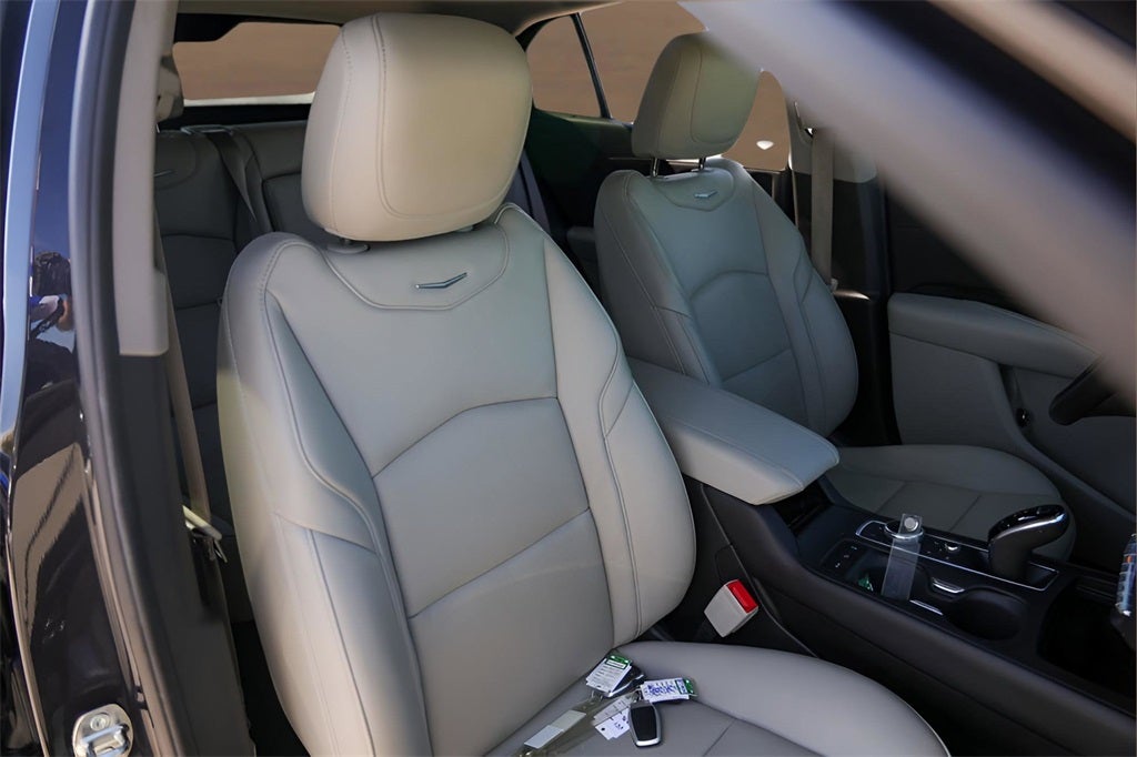 2022 Cadillac XT4 Premium Luxury