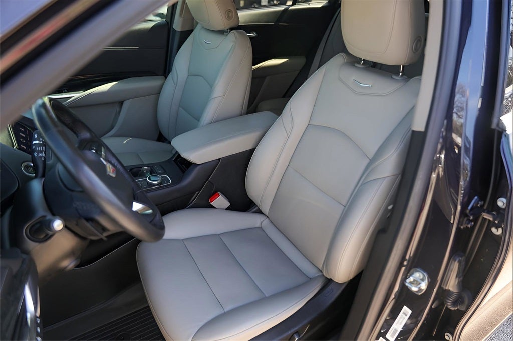 2022 Cadillac XT4 Premium Luxury