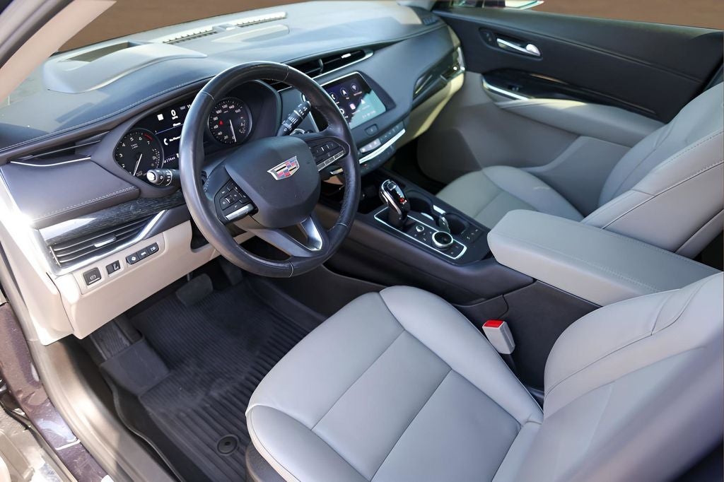 2022 Cadillac XT4 Premium Luxury