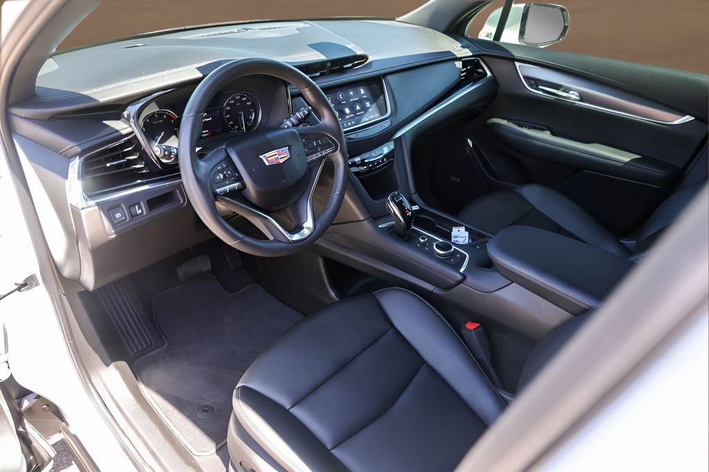 2025 Cadillac XT6 Luxury