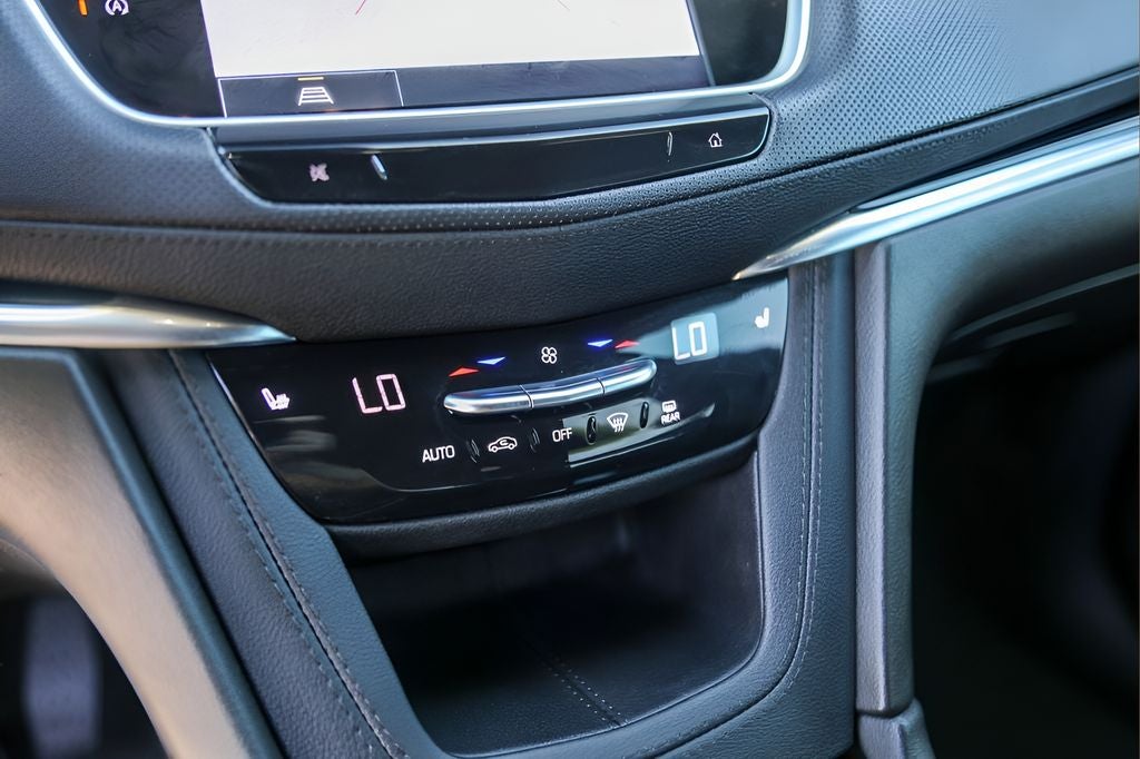 2025 Cadillac XT6 Luxury
