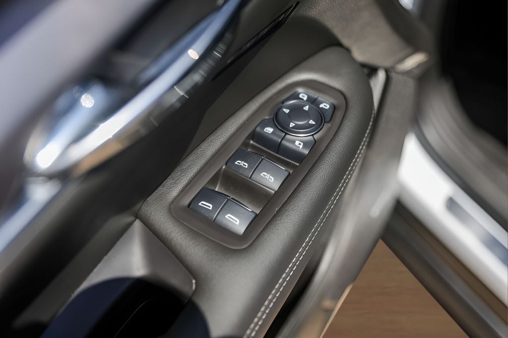 2025 Cadillac XT6 Luxury