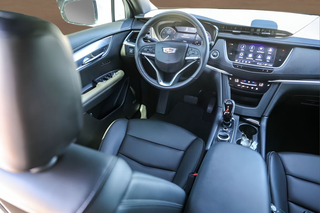 2025 Cadillac XT6 Luxury