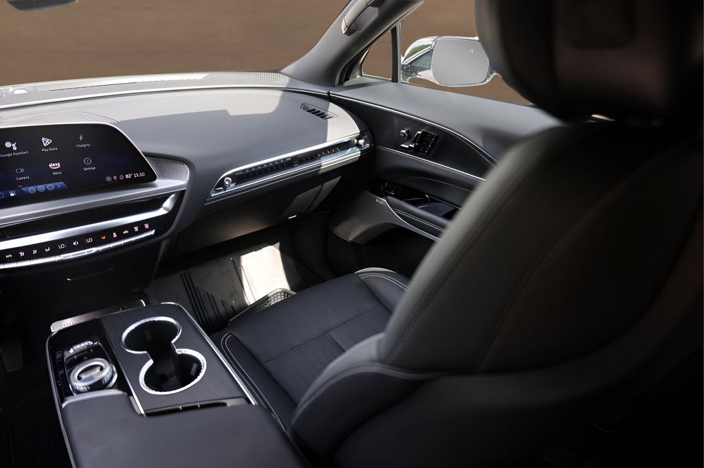 2025 Cadillac LYRIQ Luxury