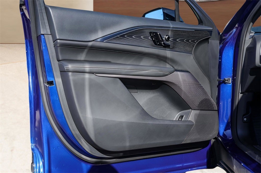 2025 Cadillac LYRIQ Sport