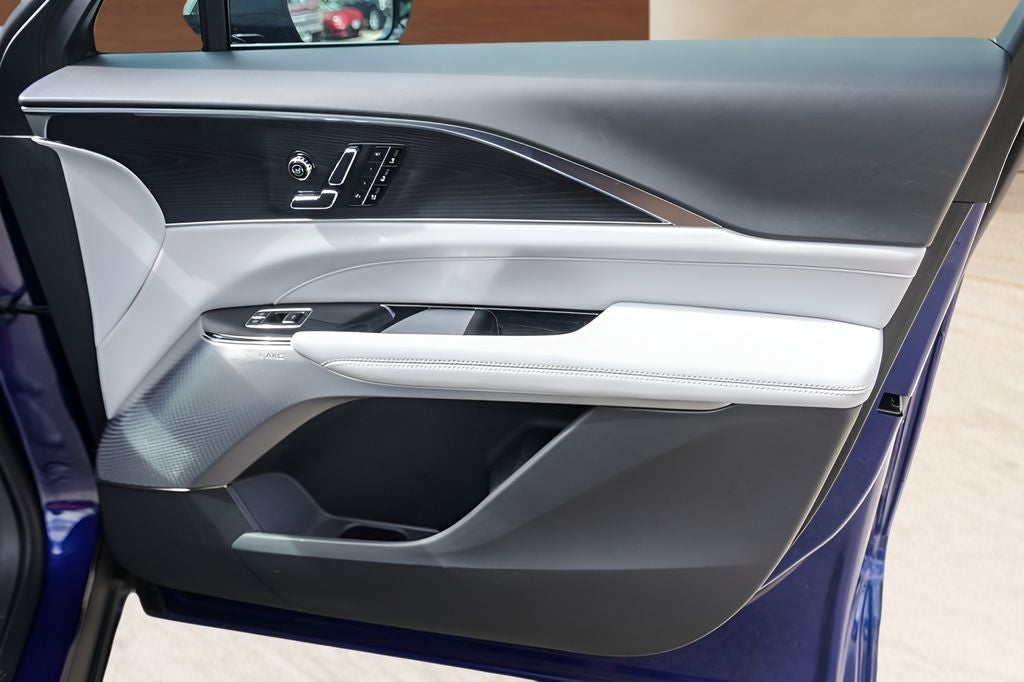 2025 Cadillac LYRIQ Sport