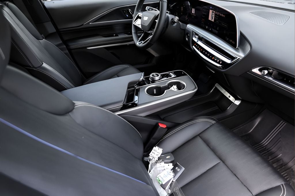2025 Cadillac LYRIQ Sport