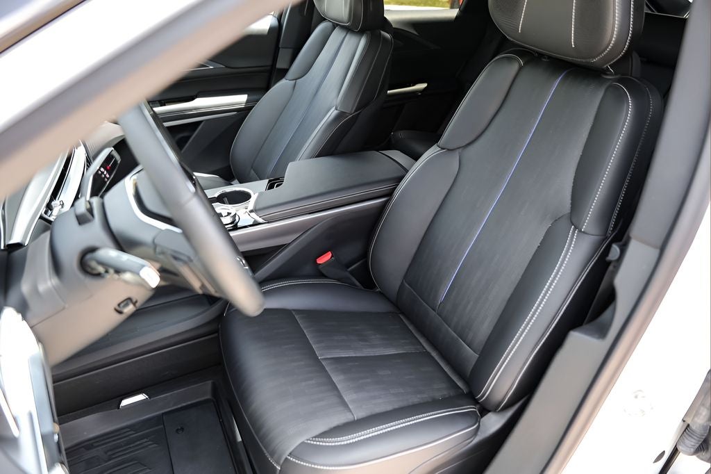 2025 Cadillac LYRIQ Sport