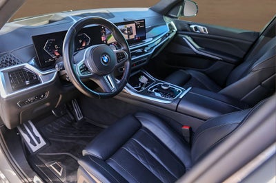 2023 BMW X7 M60i