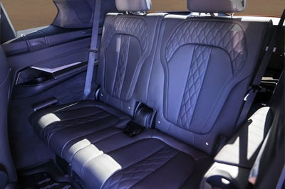 2023 BMW X7 M60i