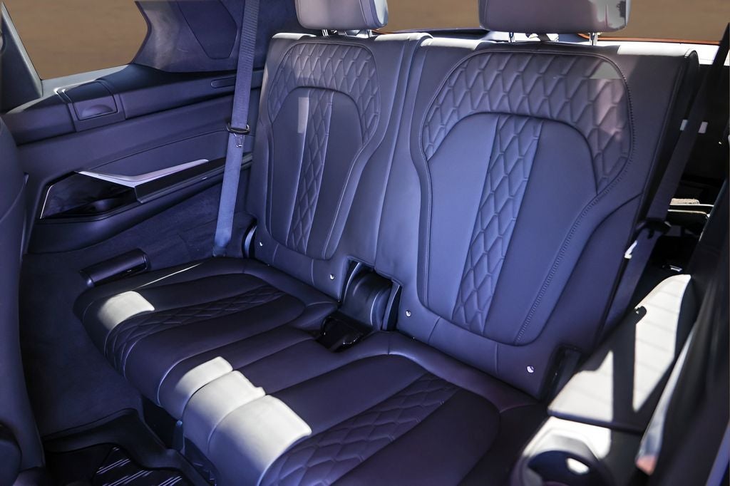 2023 BMW X7 M60i