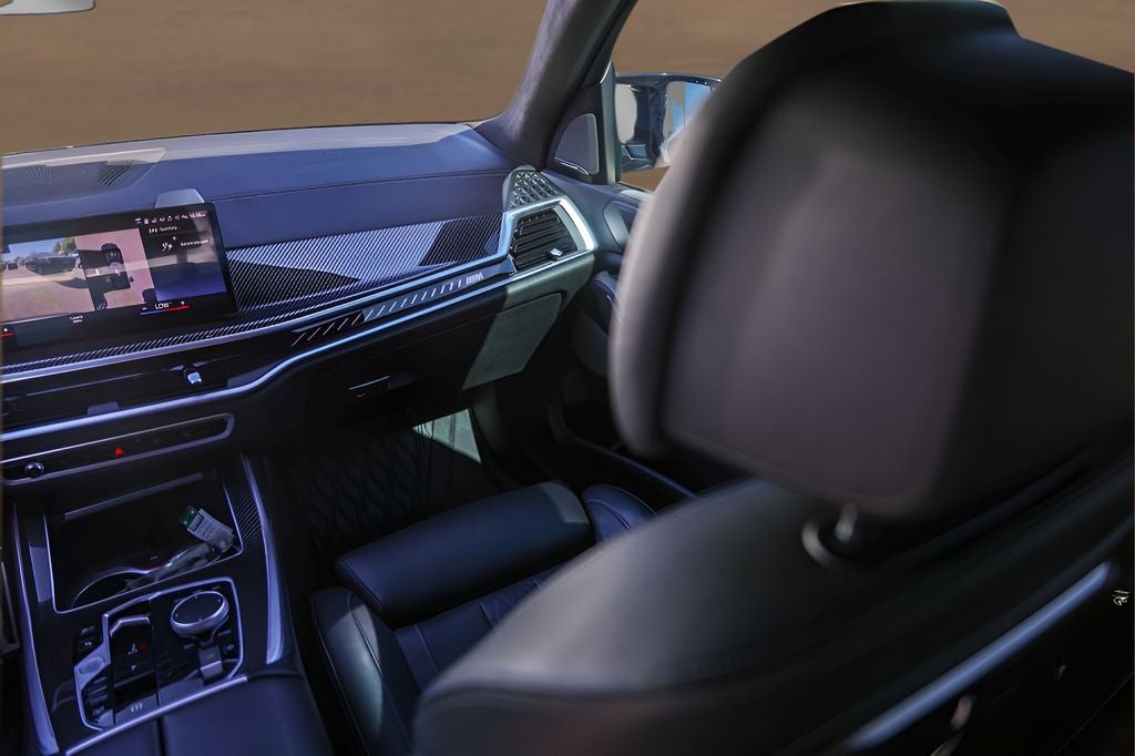2023 BMW X7 M60i