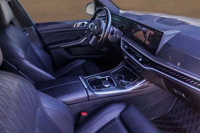 2023 BMW X7 M60i