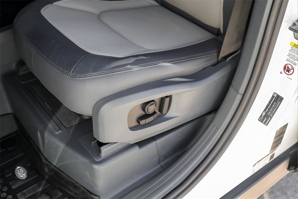 2024 Land Rover Defender 110 X-Dynamic SE